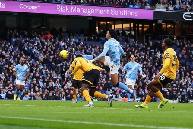 APP下载-【英超】马尔穆什闪击，塞梅尼奥贴地斩，曼城2-0狼队